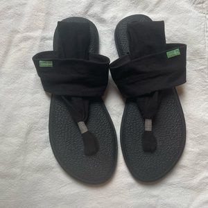 Sanuk yoga mat sandals